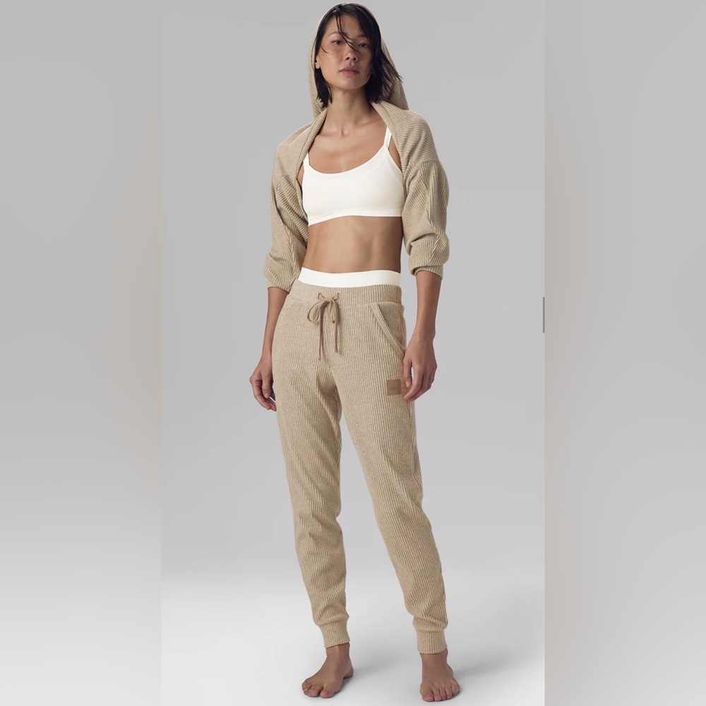 ALO Yoga Beige Ribbed Jogger Sweatshirt and SweatPants small in Grave Heather